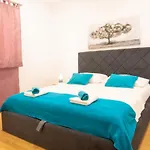 Cvita Free Parking Apartamento Makarska