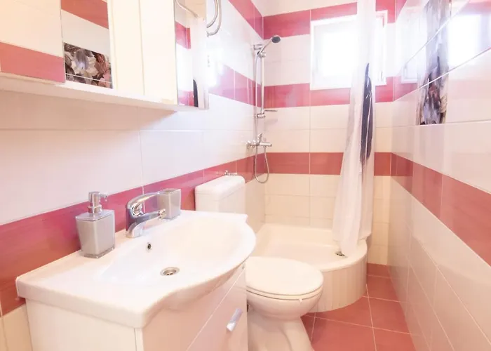 Cvita Free Parking * Makarska